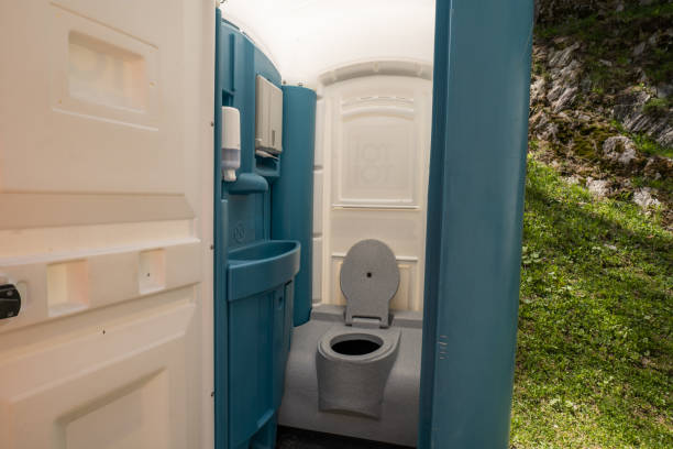 Best Portable toilet rental cost  in Clinton, WI